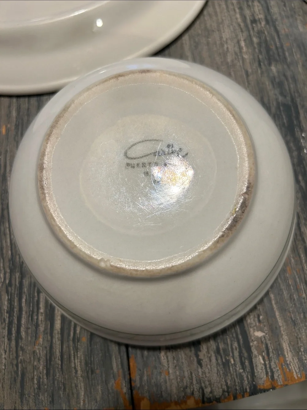 N/A classic white